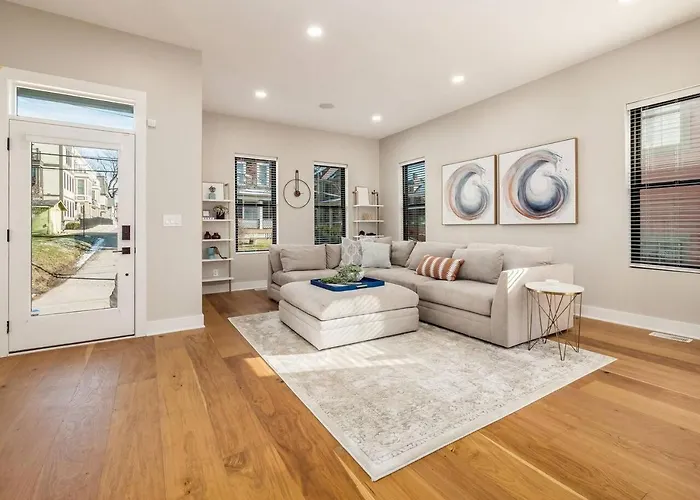 High End New Build, Rooftop Hot Tub, Views Columbus
