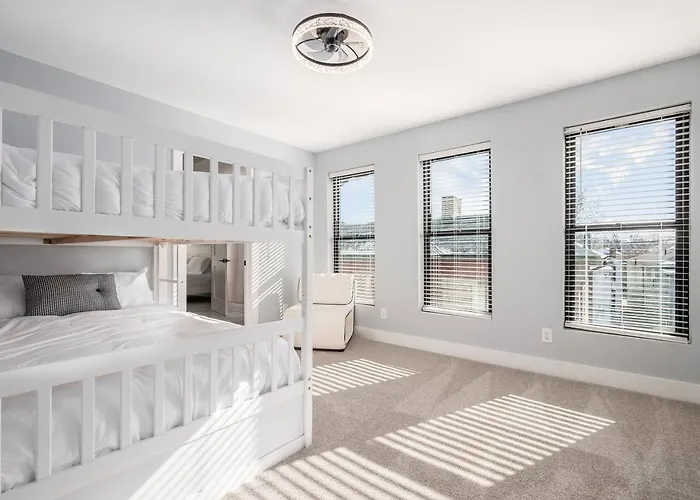 Сasa de vacaciones High End New Build, Rooftop Hot Tub, Views Columbus