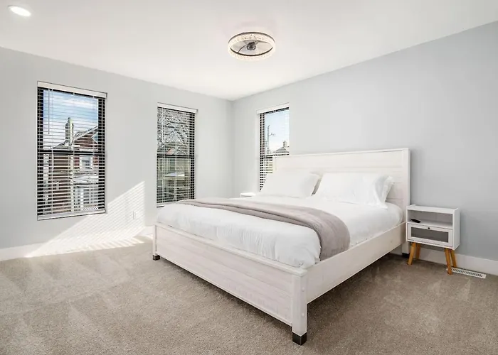 High End New Build, Rooftop Hot Tub, Views Сasa de vacaciones Columbus