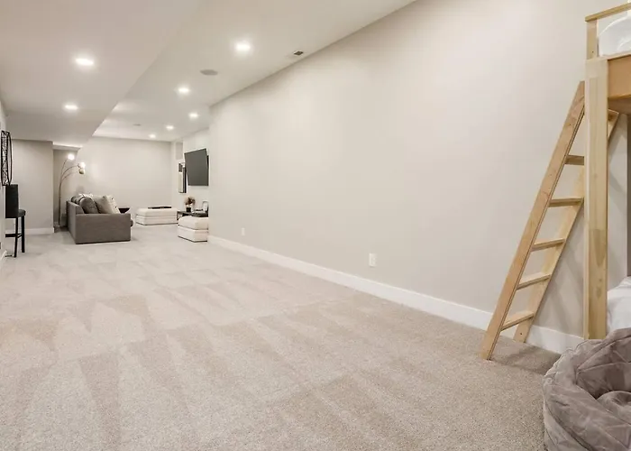 High End New Build, Rooftop Hot Tub, Views